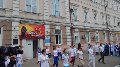 Танцевальный флешмоб в День медицинской сестры организовал в Иркутске Владимир Новожилов